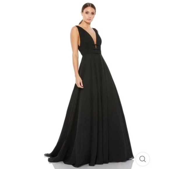 MAC DUGGAL PLUNGE V-NECK CHIFFON
BLACK BALL-GOWN  sz2  $499 - Picture 1 of 4
